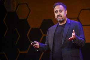 Surya Ganguli - Může se umělá inteligence vyrovnat lidskému mozku?