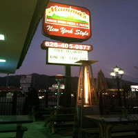 Mamma's Brick Oven Pizza & Pasta Logo