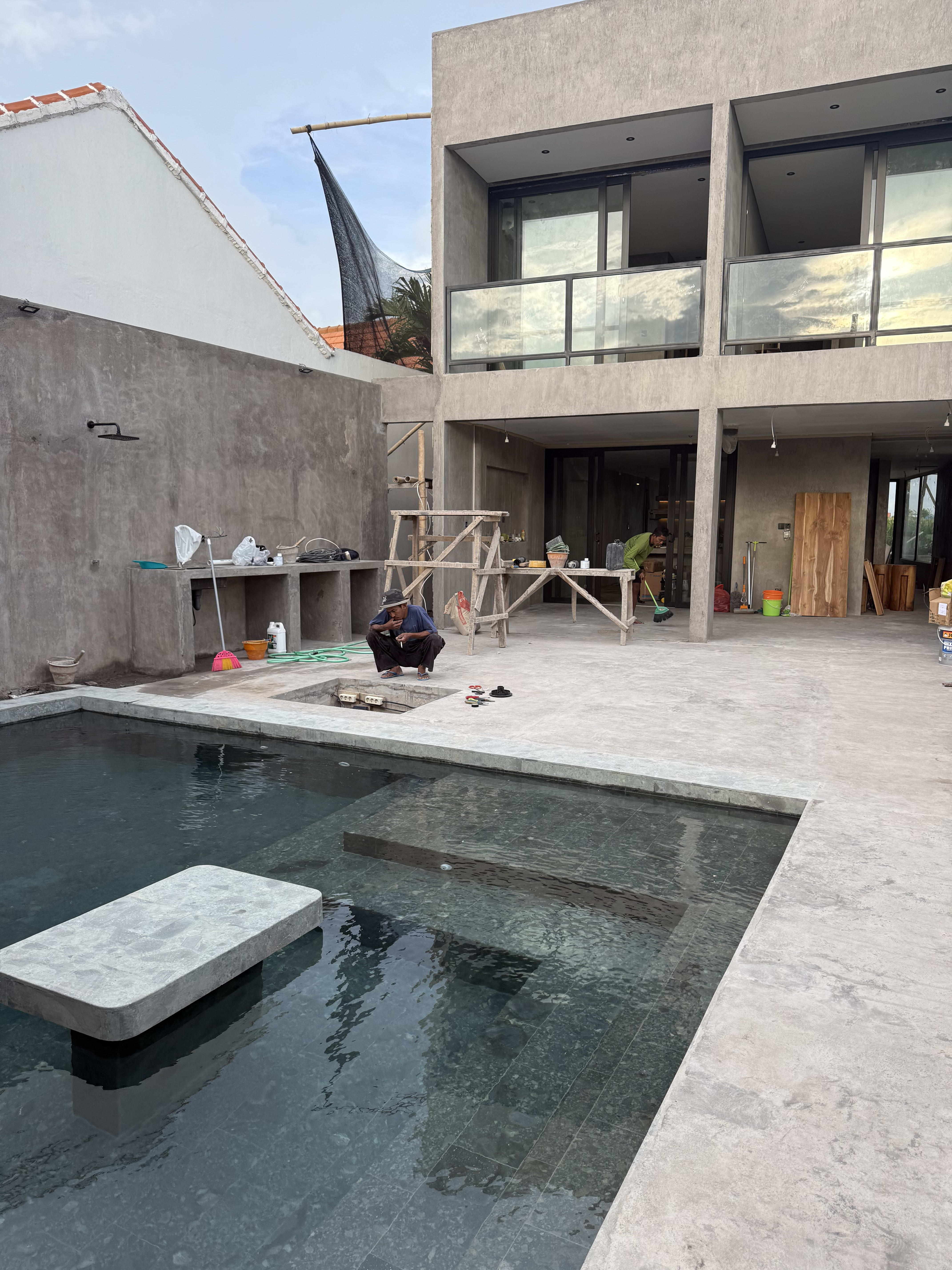 Villa terminée façade béton Bali
