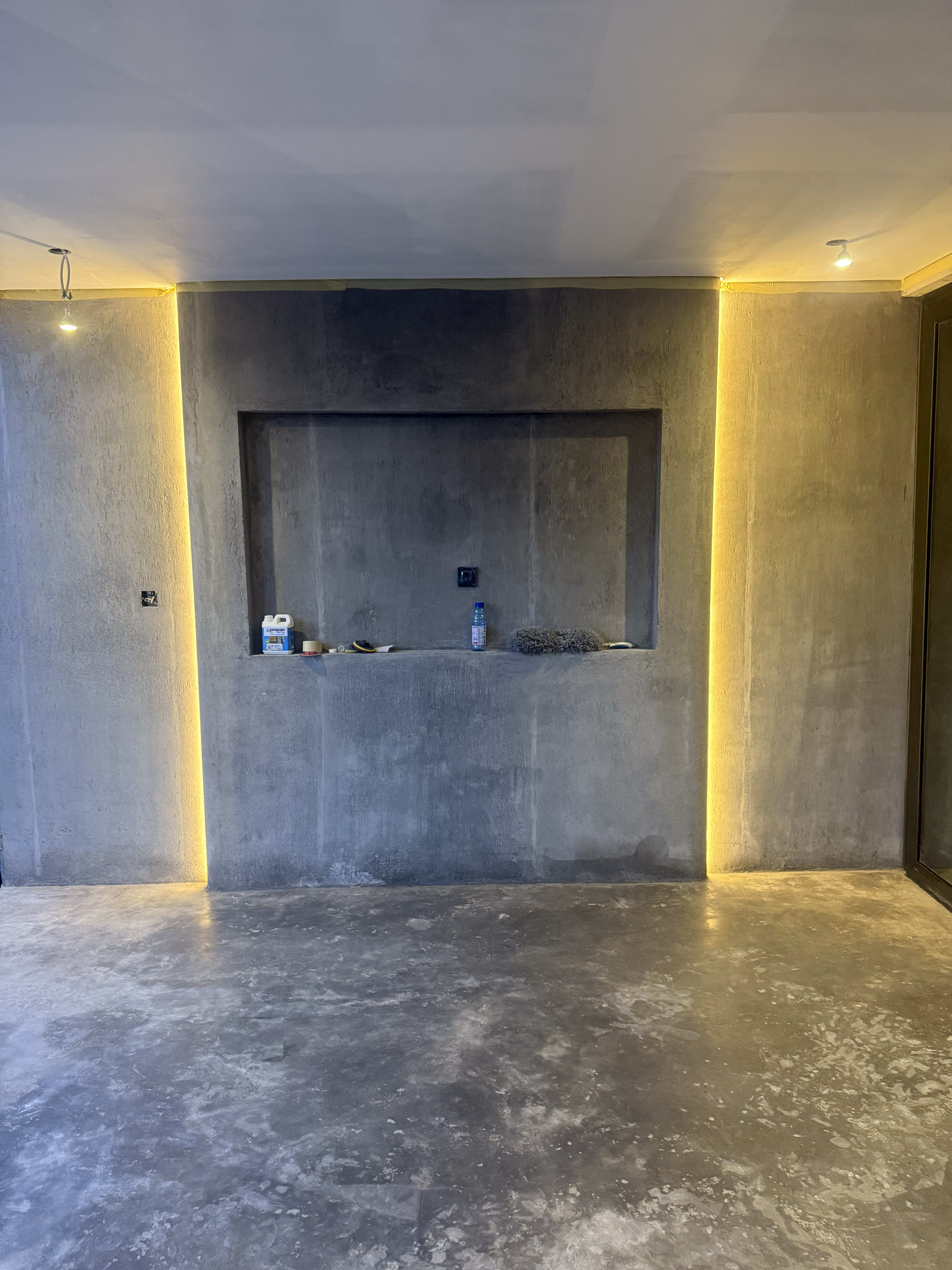 Intérieur béton ciré lumière indirecte villa Bali