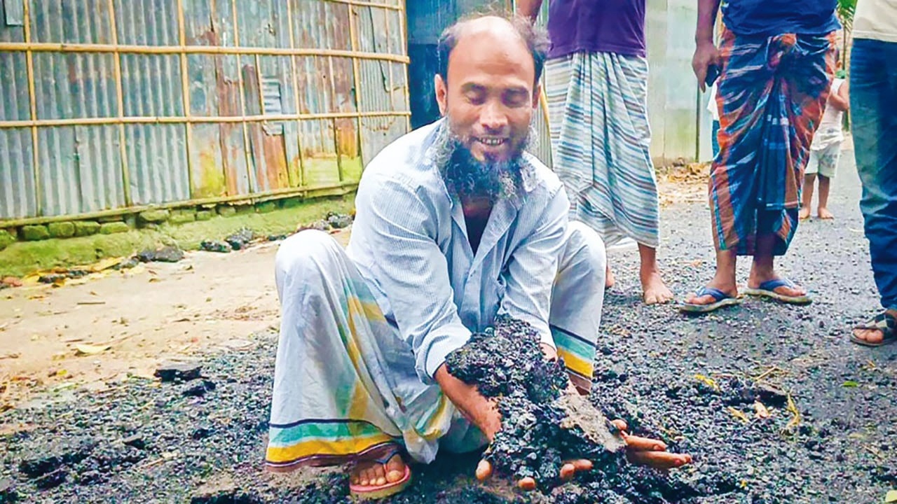 নীলফামারীর কিশোরগঞ্জে সাত দিনেই উঠে যাচ্ছে কার্পেটিং