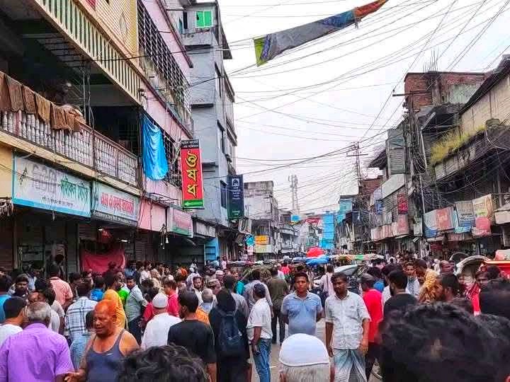 সৈয়দপুরে উচ্ছেদ অভিযান ঘিরে সংঘর্ষ -আহত ৮-সড়ক অবরোধ পৌর কর্মীদের বিক্ষোভ