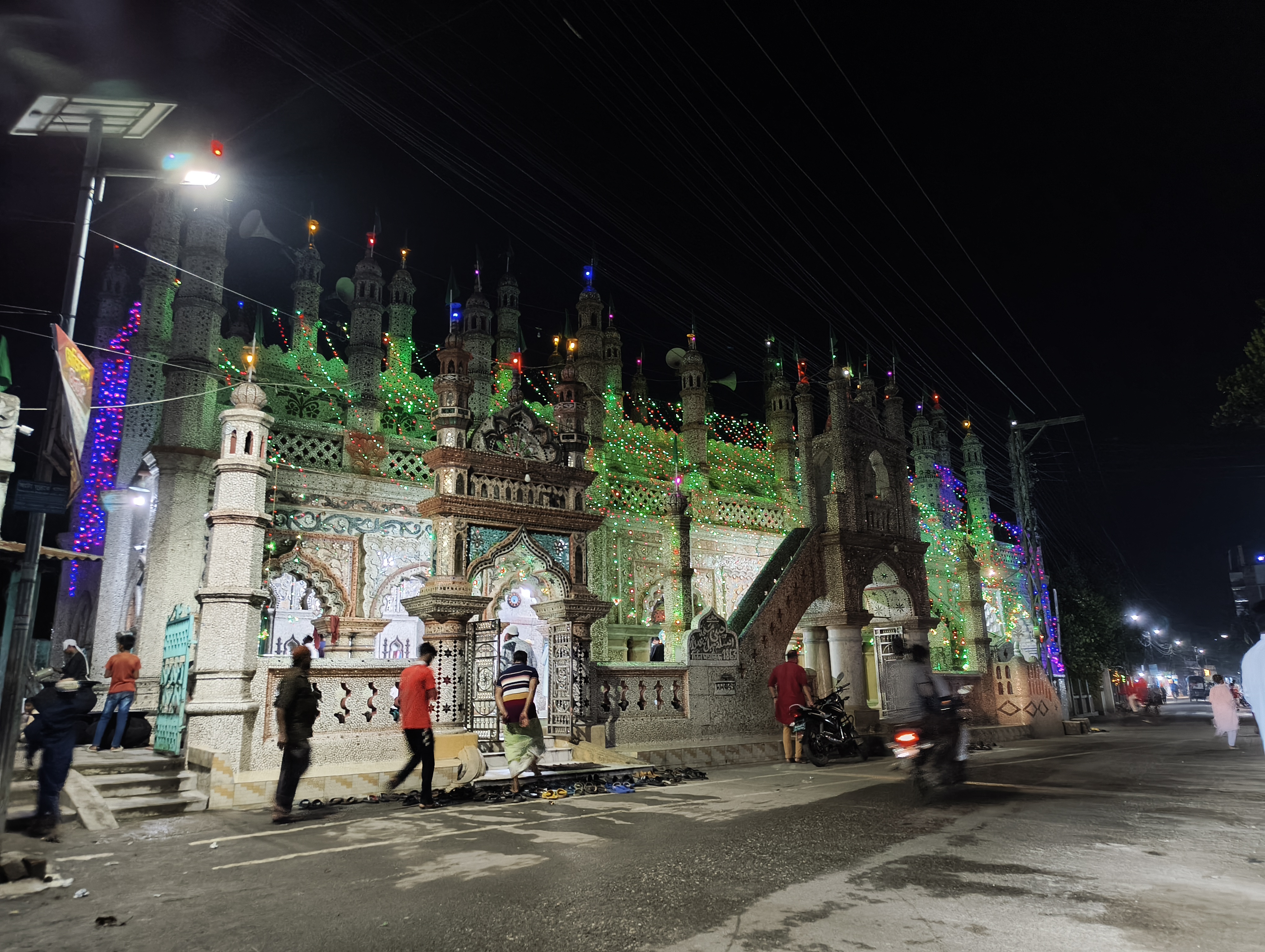 সৈয়দপুরের চিনি মসজিদ: ইতিহাসের দেয়ালে আঁকা এক অনন্য শিল্পকাব্য
