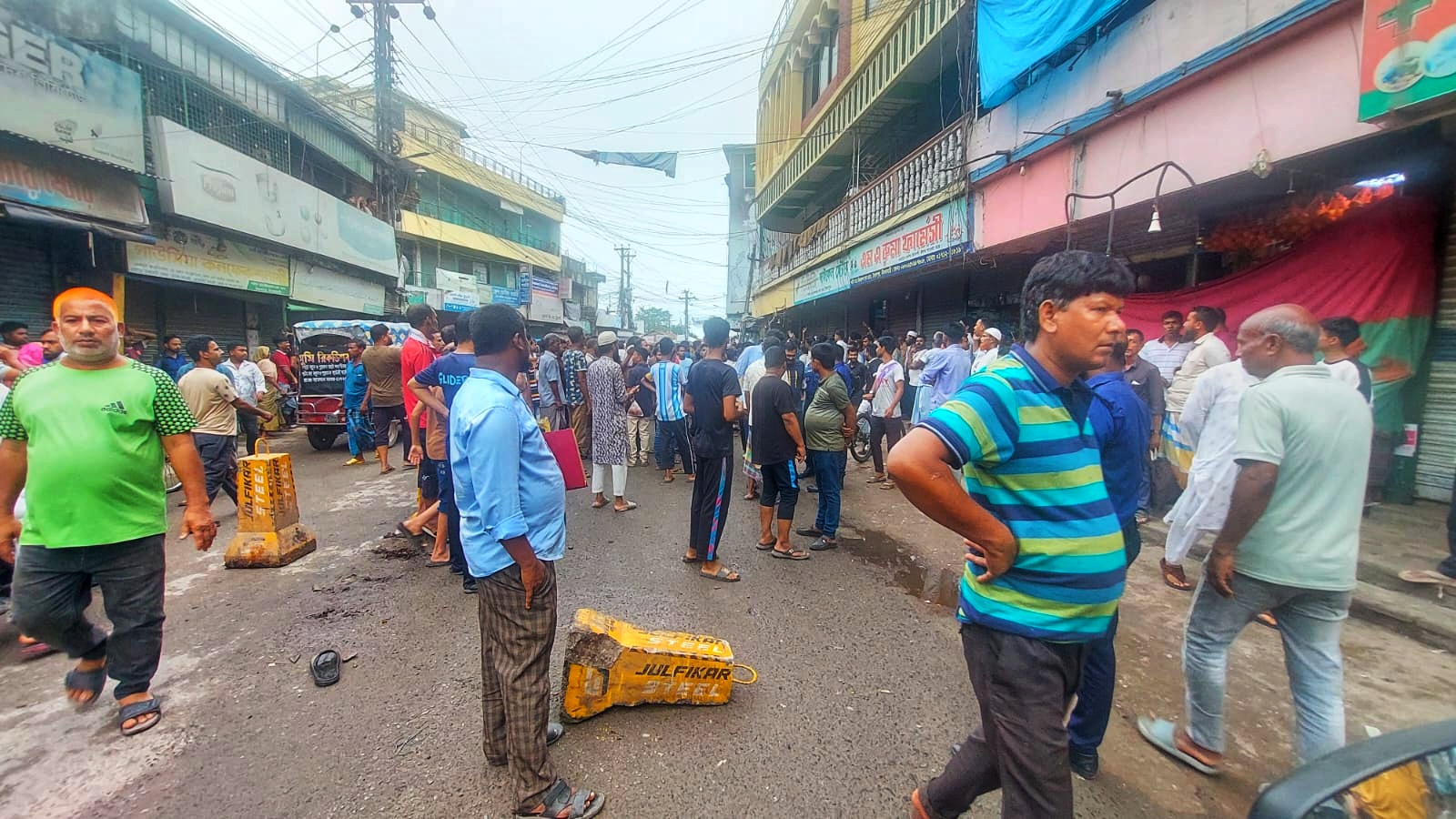 সৈয়দপুরে পৌরসভা-ব্যবসায়ী বিরোধের সমাধান, ফুটপাত ব্যবস্থাপনায় সমঝোতা