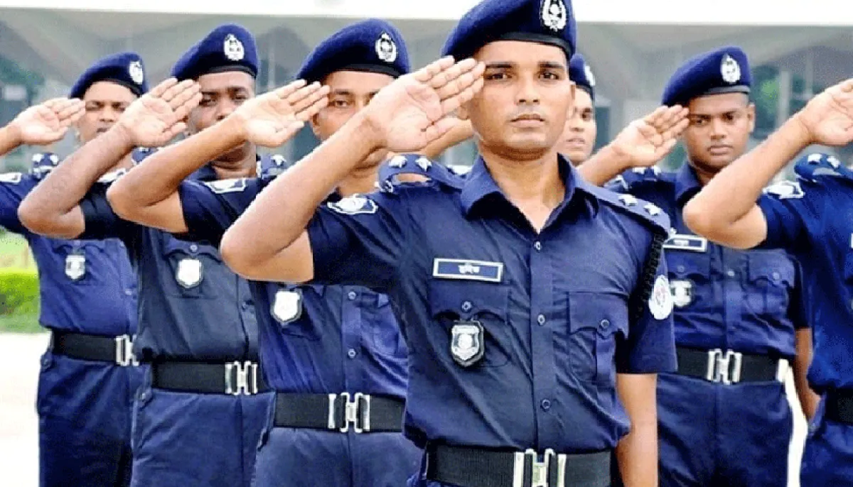 পরিবর্তন হচ্ছে ফের পুলিশের পোশাকের রং প্রজ্ঞাপন জারি