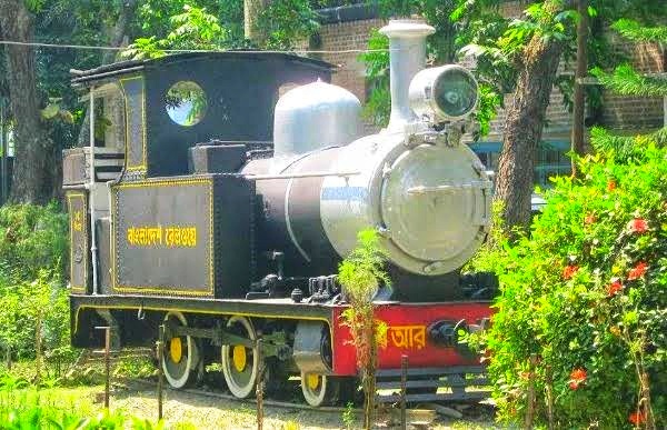 সৈয়দপুর রেলওয়ে কারখানায় ১৯৩৬ সালের কয়লাচালিত ইঞ্জিনে অতীতের স্মৃতি