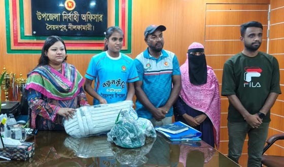 প্রতিভাবান নারী ক্রিকেটারের পাশে সৈয়দপুর ইউএনও ফারাহ ফাতেহা তাকমিলা