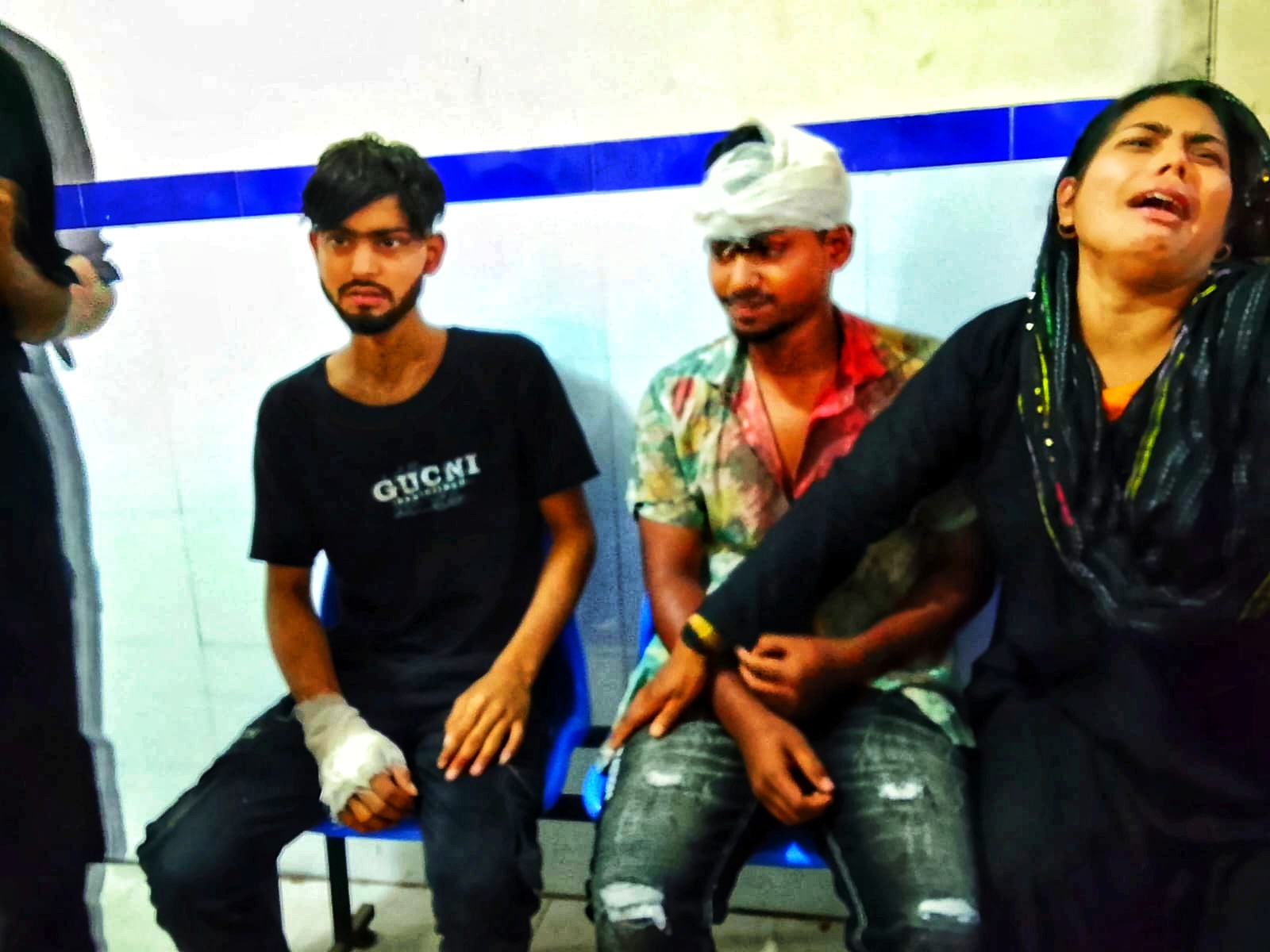 সৈয়দপুরের পার্শ্ববর্তী রাবেয়া মোড়ে শ্রমিকদের সঙ্গে বাসযাত্রীর সংঘর্ষ: শিশুসহ ৮ যাত্রী হাসপাতালে