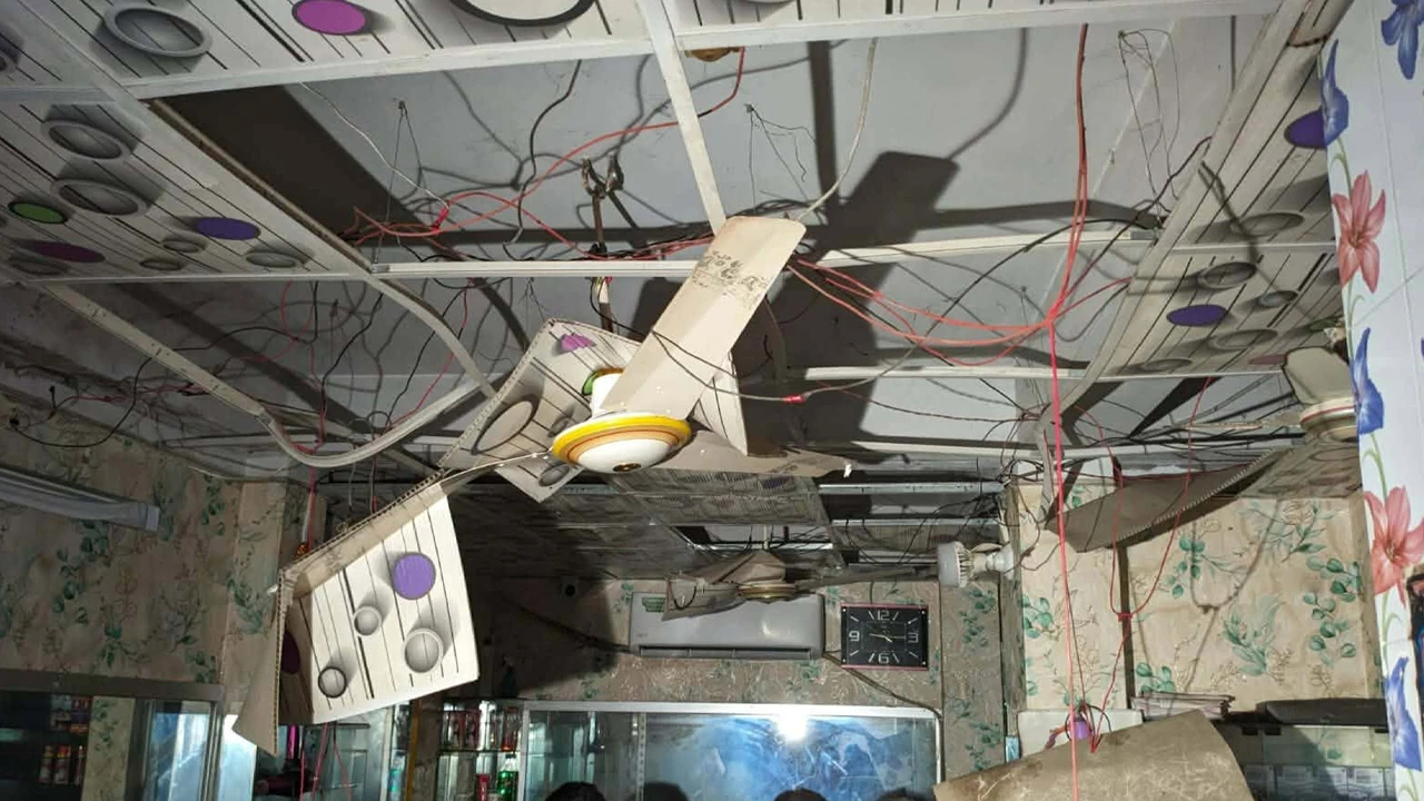পুরান ঢাকার আলুবাজারে সেলুনে এসি বিস্ফোরণ: আহত ১০ জনের মধ্যে সৈয়দপুরের ৩ কারিগর