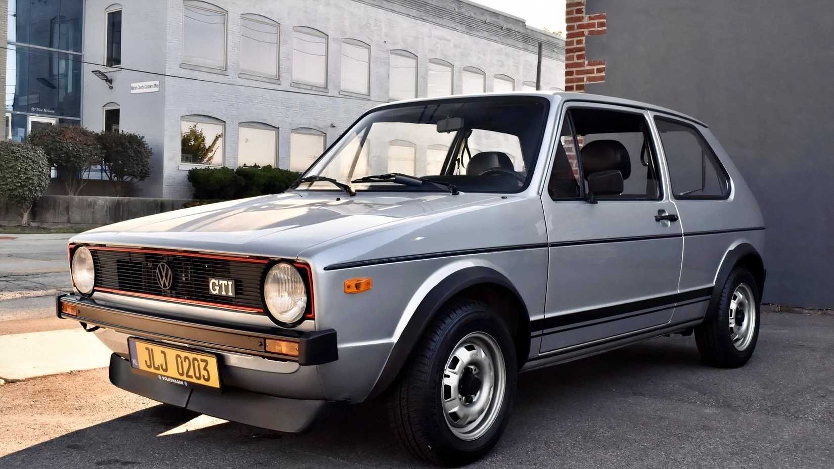 1977 [Volkswagen Golf GTI](/article/volkswagen-id-golf-2028-la-golf-electrique-officiellement-devoilee) front 3/4