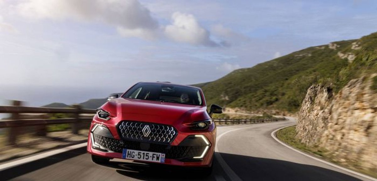 Photo principale de l'article : renault clio - Renault Clio en tête des ventes en France en février 2026