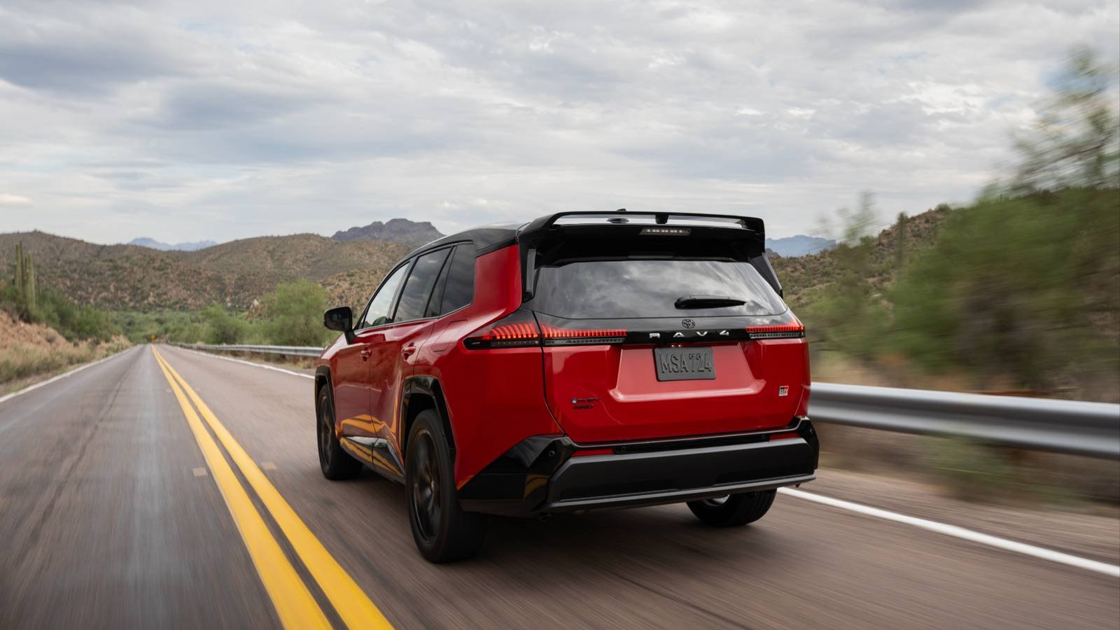 Photo toyota 2026 Toyota RAV4 Goes Full Hybrid From €46,450, Corolla Cross Gains Ground