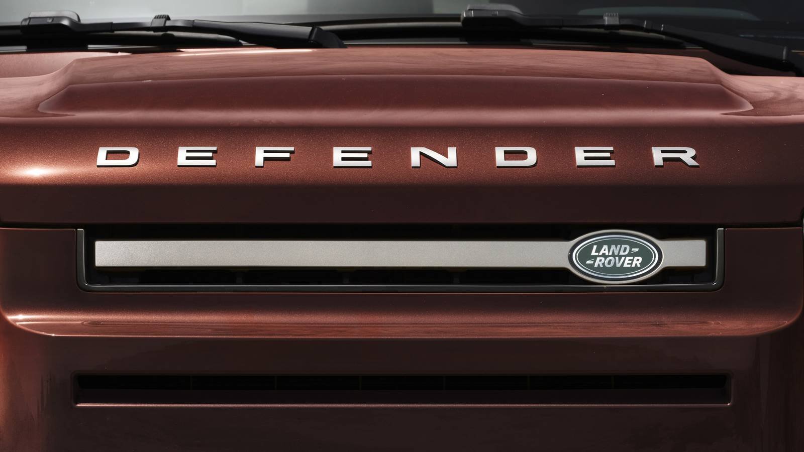 Photo land rover defender - Defender électrique 2027, OCTA Black et Freelander : Land Rover se réinvente