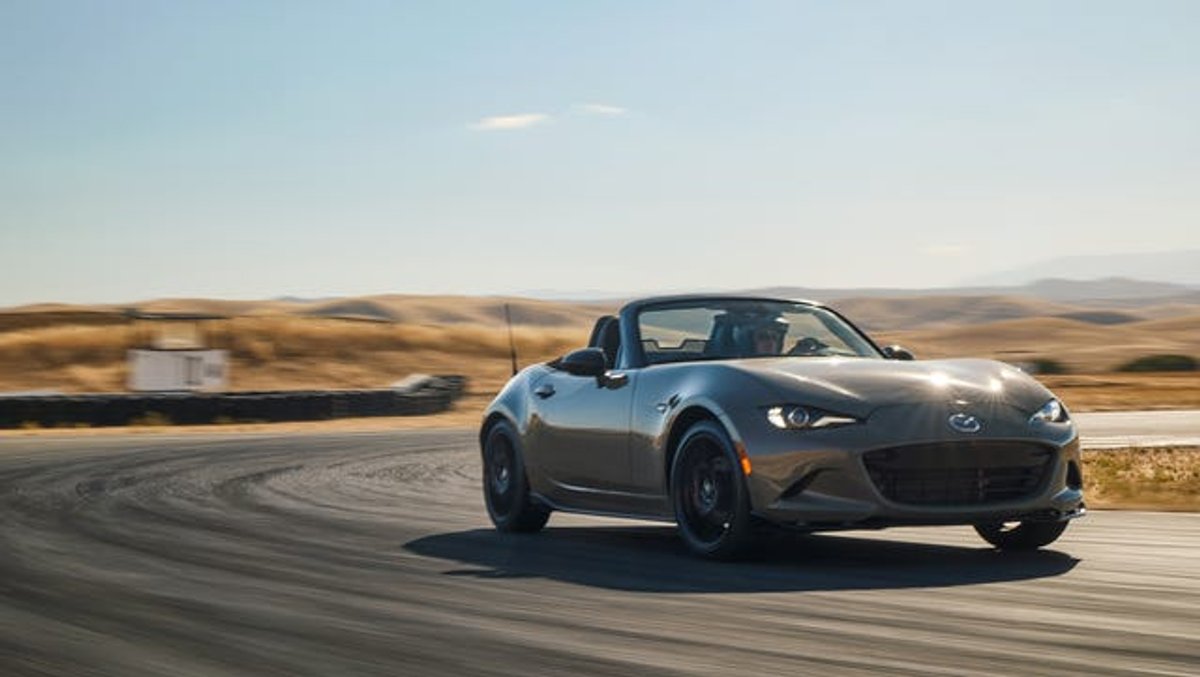 Photo mazda Mazda MX-5: The Secret V6 and Synthetic Fuel Future