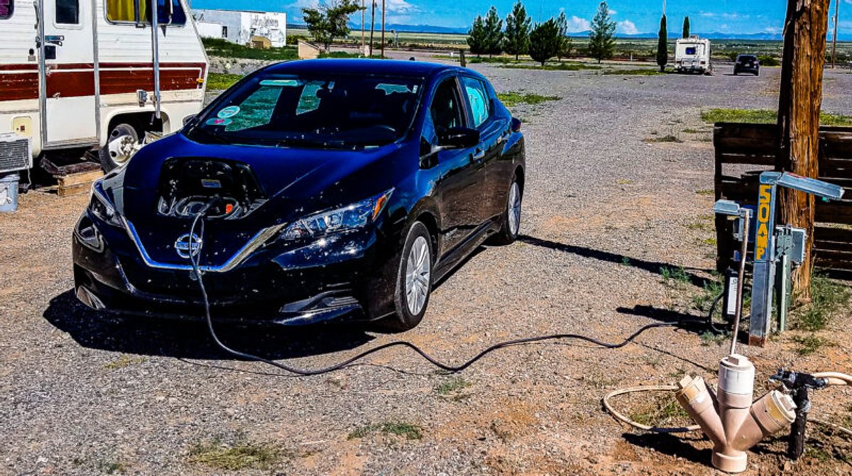 Photo nissan leaf - Nissan Leaf : fin de services, ventes suspendues et nouveaux prix