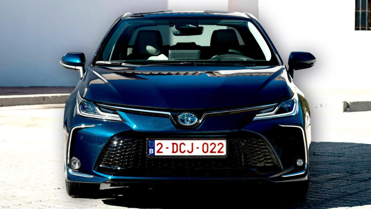 Photo toyota corolla - Toyota Corolla vs GR Yaris : de la compacte culte à la sportive d'exception
