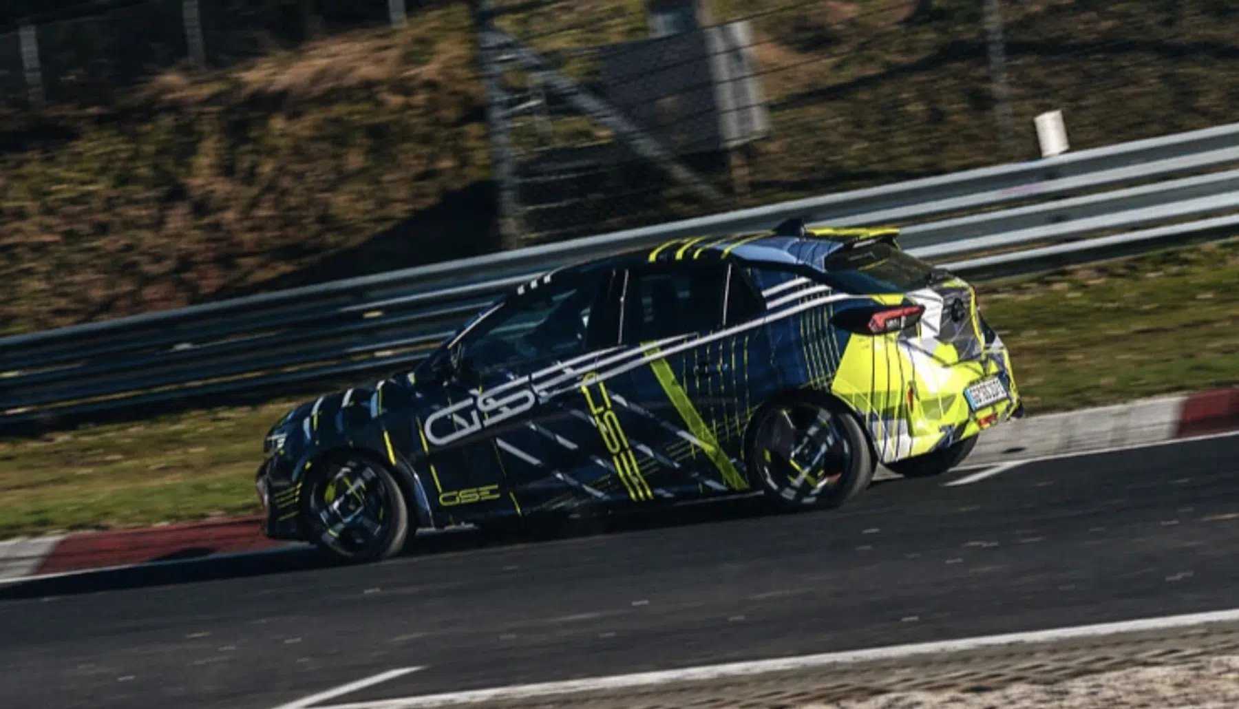 Photo principale de l'article : opel corsa - Opel Corsa GSE électrique : essais finaux au Nürburgring avant lancement