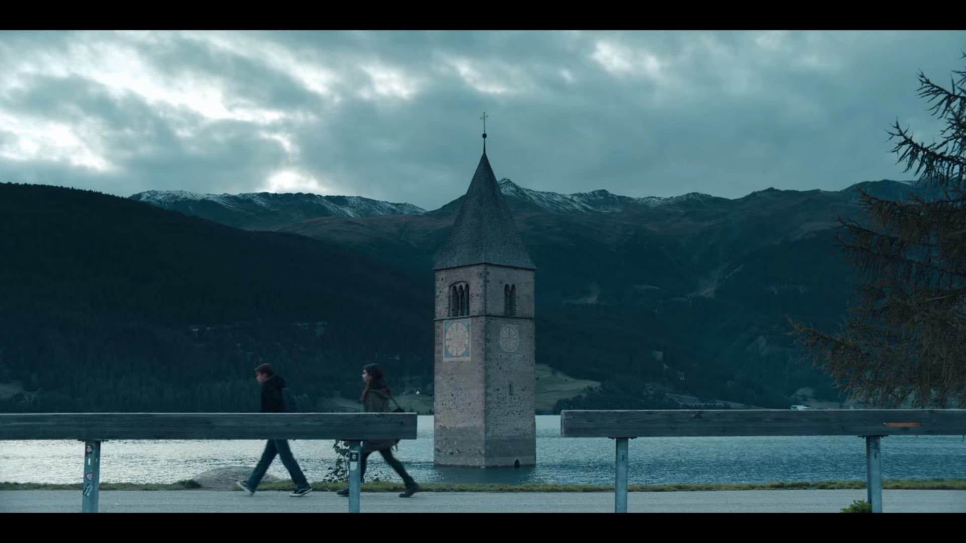 Featured image of post Curon: la deludente serie ambientata nell'Alto Adige [RECENSIONE]