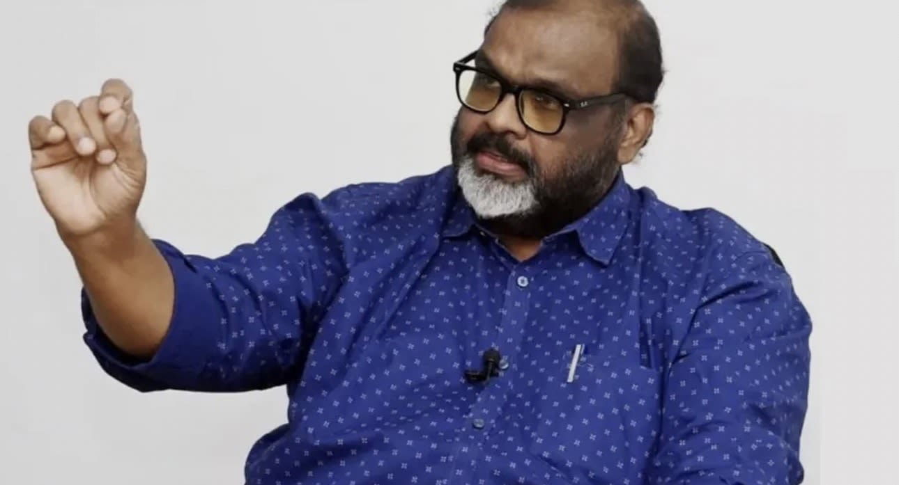 കെഎസ്ആർടിസിയുടെ കാർഗോ സർവീസിന് ഗംഭീര തുടക്കം; ആദ്യ സർവീസിൽ കൊണ്ടുപോയത് ഒരു ടൺ മൊബൈൽ ഫോണുകൾ  ചരിത്രപരമായ ചുവടുവയ്പ്പെന്ന് ഗതാഗത മന്ത്രി സി.പി ജോൺ
