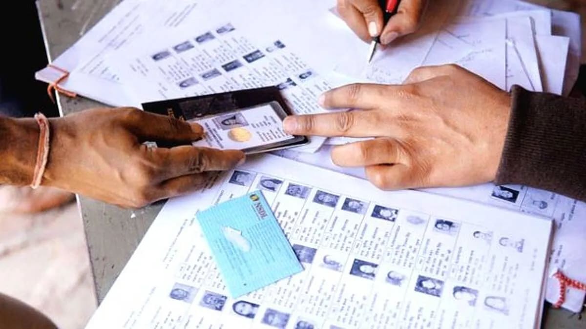 കേരളത്തിൽ പുതിയ വോട്ടർമാരെയും പട്ടികയിൽ ഉൾപ്പെടാതെ പോയ അർഹരായവരെയും ചേർക്കാൻ പ്രത്യേക യജ്ഞം ആരംഭിച്ചു