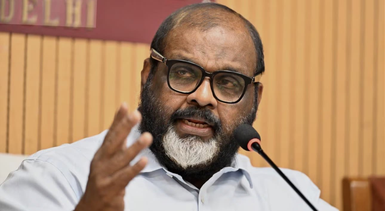 സ്വകാര്യ ബസ് ഉടമകളെ പെരുവഴിയിലാക്കില്ല: മന്ത്രി സി.പി ജോൺ