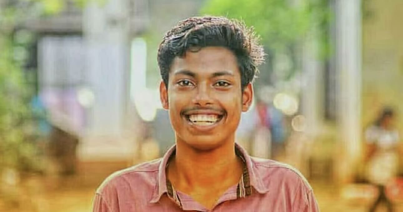 ഒരേ വേഷത്തിലും മാസ്കിലും ഒളിക്കാൻ നോക്കി; എന്നിട്ടും തന്ത്രം പൊളിഞ്ഞു! അഭിമന്യു വധക്കേസിലെ പ്രതികളെ വിറയ്ക്കാതെ തിരിച്ചറിഞ്ഞ് സാക്ഷികൾ; 'ഷിഫാസ് പിടിച്ചുനിർത്തി, സഹൽ കുത്തിത്താഴ്ത്തി'; കോടതിയിൽ ഞെട്ടിക്കുന്ന മൊഴി!