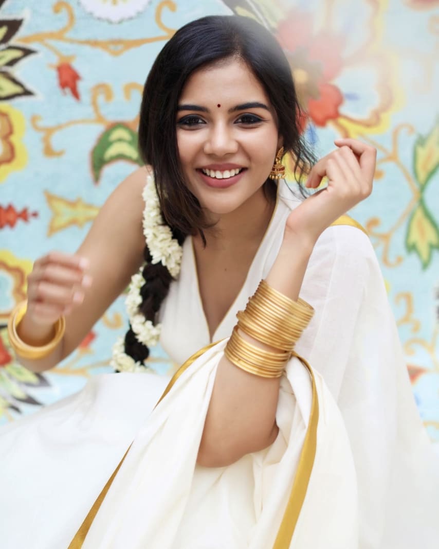 മകളുടെ വിവാഹവാർത്തയെക്കുറിച്ചുള്ള ചോദ്യത്തിന് ചിരിയോടെ മറുപടി നൽകി ലിസി; ഒപ്പം പ്രിയദർശനോടൊപ്പമുള്ള നവരാത്രി ആഘോഷവും ശ്രദ്ധേയമാകുന്നു