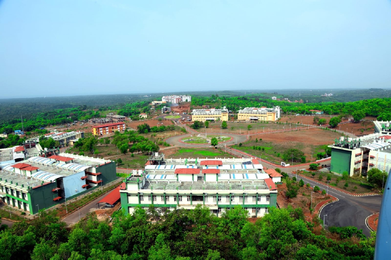 കേന്ദ്ര സർവകലാശാല രജിസ്ട്രാറെ നീ ക്കണം  രാഷ്ട്രപതിക്കും കേന്ദ്ര വിദ്യാഭ്യാസ മന്ത്രിക്കുംപരാതി