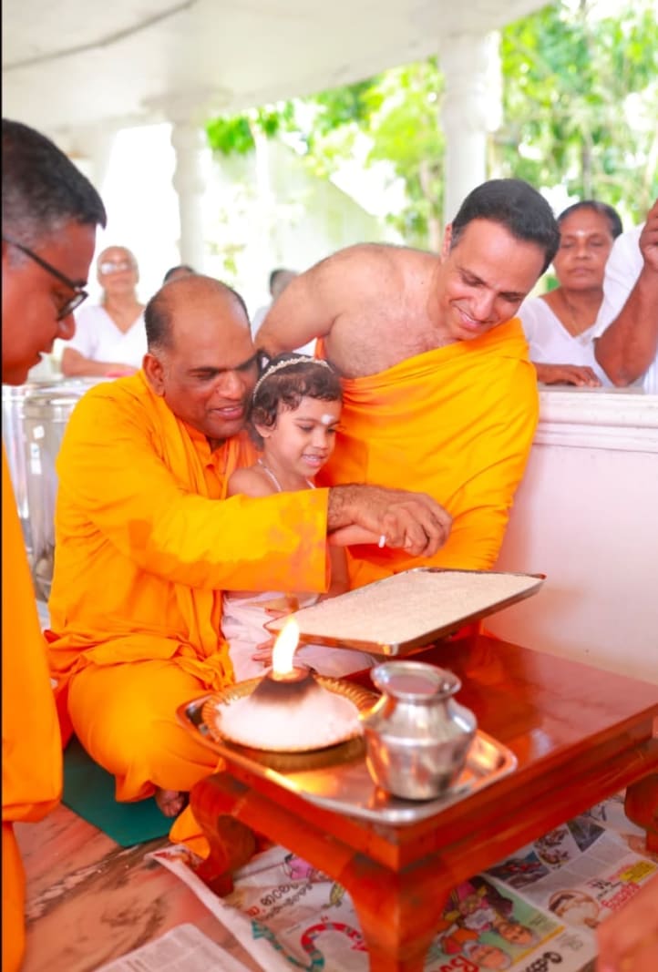 വിജയദശമിയ്ക്ക് ശാന്തിഗിരിയില്‍ വിദ്യാരംഭം നടന്നു.