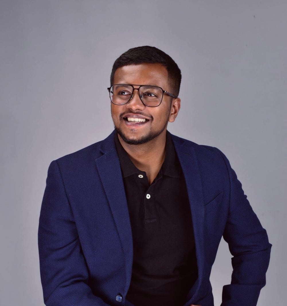 കലാലോകത്ത് പുതിയ ചുവടുവയ്പുമായി സിദ്ധാർത്ഥ് സുരേഷ്; ‘ഓറ – ആൻ ആർട്ടിസ്റ്റ്സ് ഹോം’ കലാസംരംഭത്തിന്റെ ആദ്യ പ്രദർശനം ഒക്ടോബർ 24ന് തിരുവനന്തപുരത്ത്