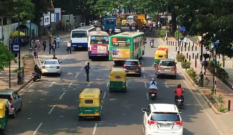 ​ടാക്‌സിയിൽ മറന്നുവെച്ച മൊബൈൽ ഫോൺ തിരികെ നൽകാൻ 3,000 രൂപ ആവശ്യപ്പെട്ടു; ബെംഗളൂരു പൊലീസിന്റെ സമയോചിതമായ ഇടപെടലിൽ ഫോൺ തിരിച്ചുകിട്ടി