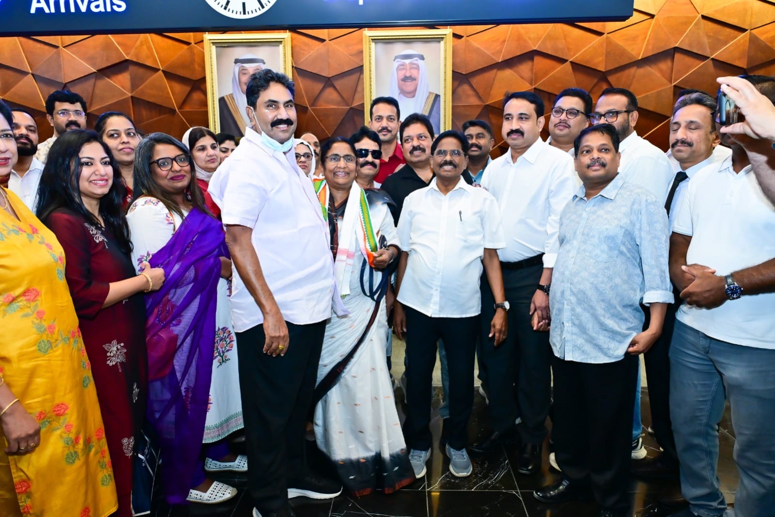 ഡെപ്യൂട്ടി സ്പീക്കർ ഷാനിമോൾ ഉസ്മാന് കുവൈറ്റ് വിമാനത്താവളത്തിൽ ആവേശോജ്ജ്വല സ്വീകരണം