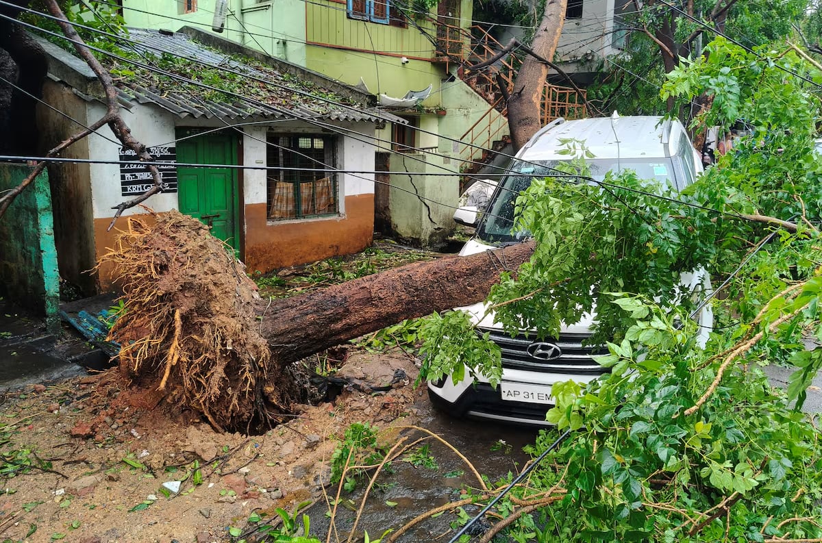 ചുഴലിക്കാറ്റ് അർണബ് ആന്ധ്രാ തീരം കടന്നു; 1.8 ലക്ഷത്തിലധികം പേരെ ഒഴിപ്പിച്ചു