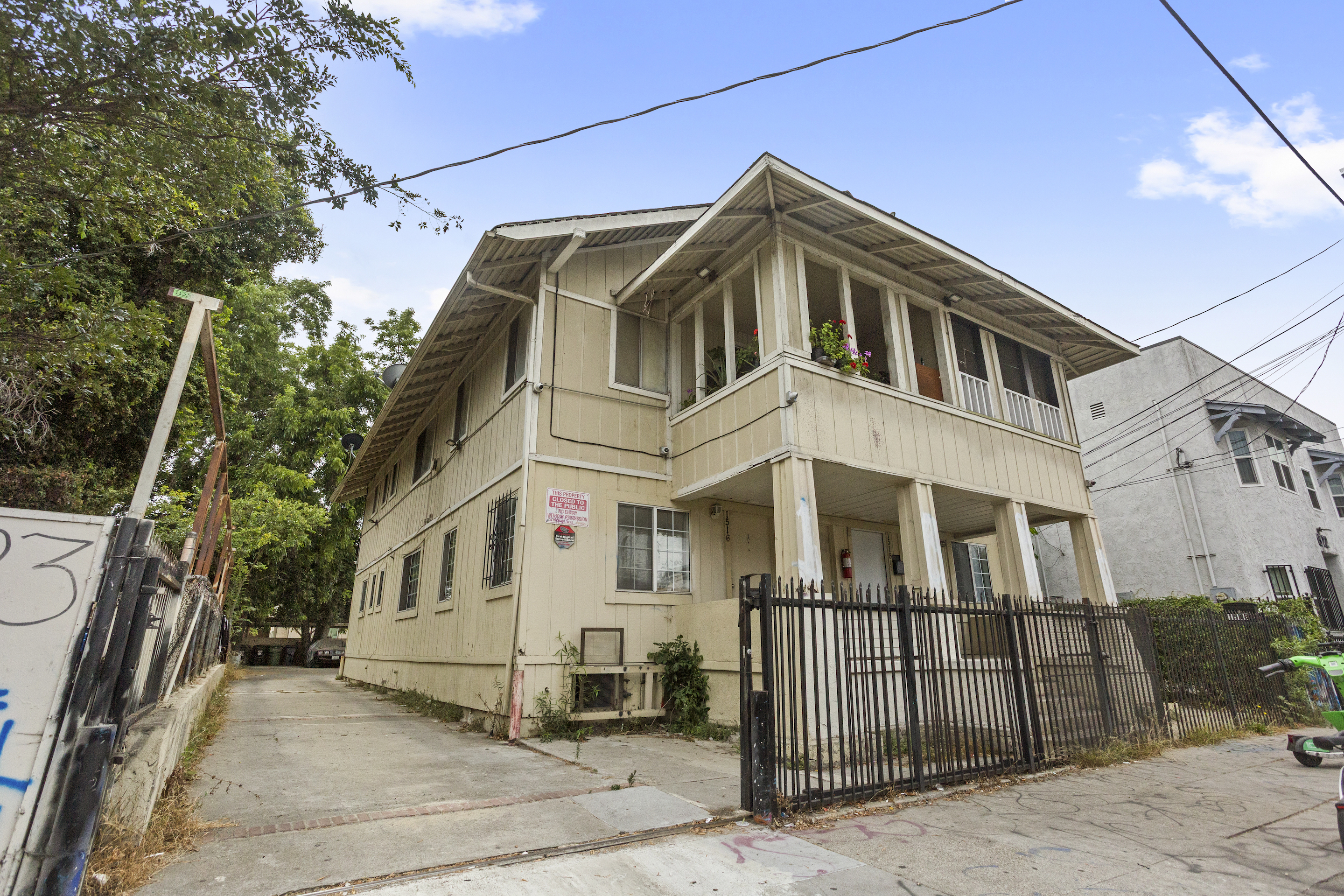 Off Market Quadruplex 4 units 4