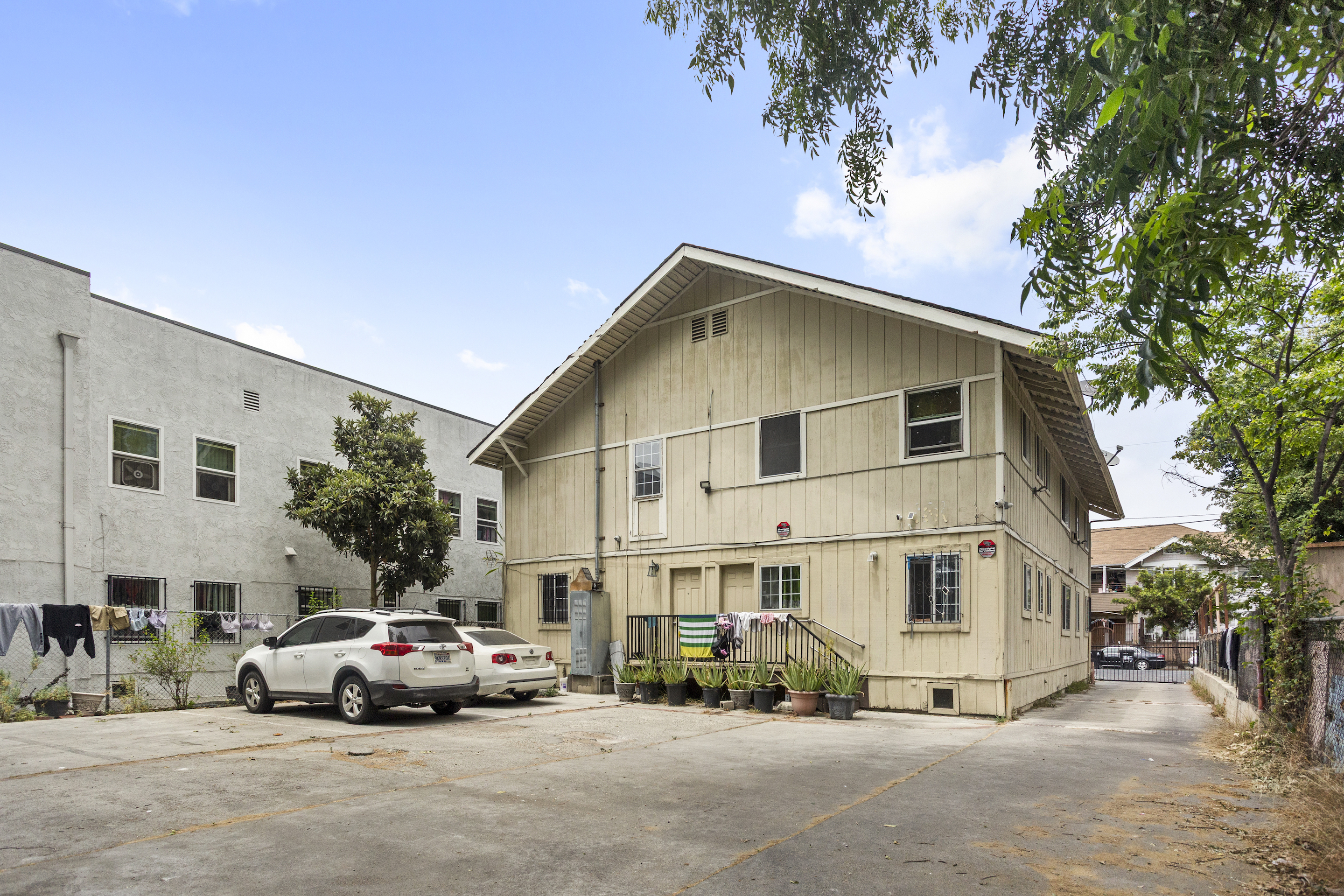 Off Market Quadruplex 4 units 5