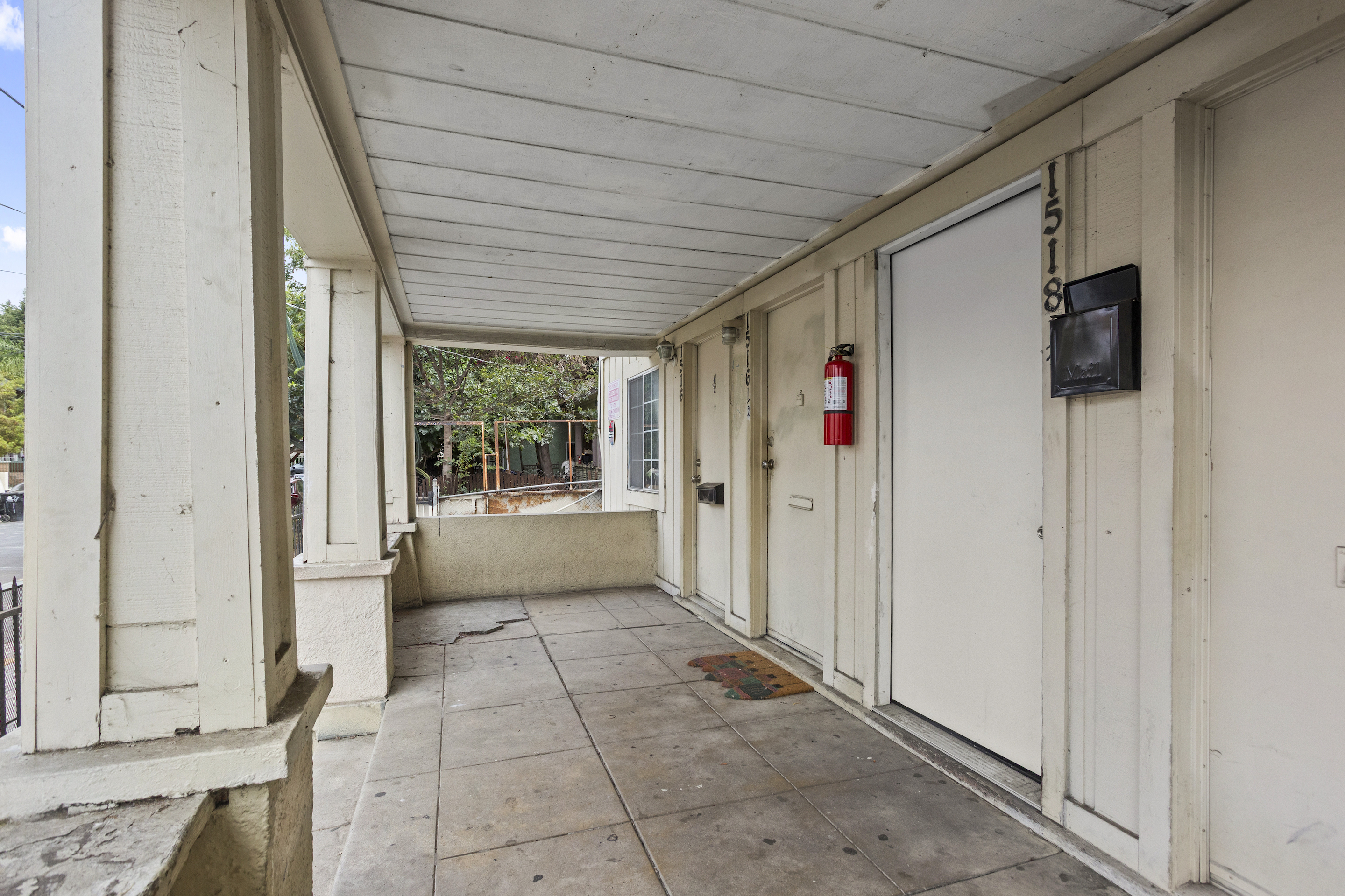 Off Market Quadruplex 4 units 8