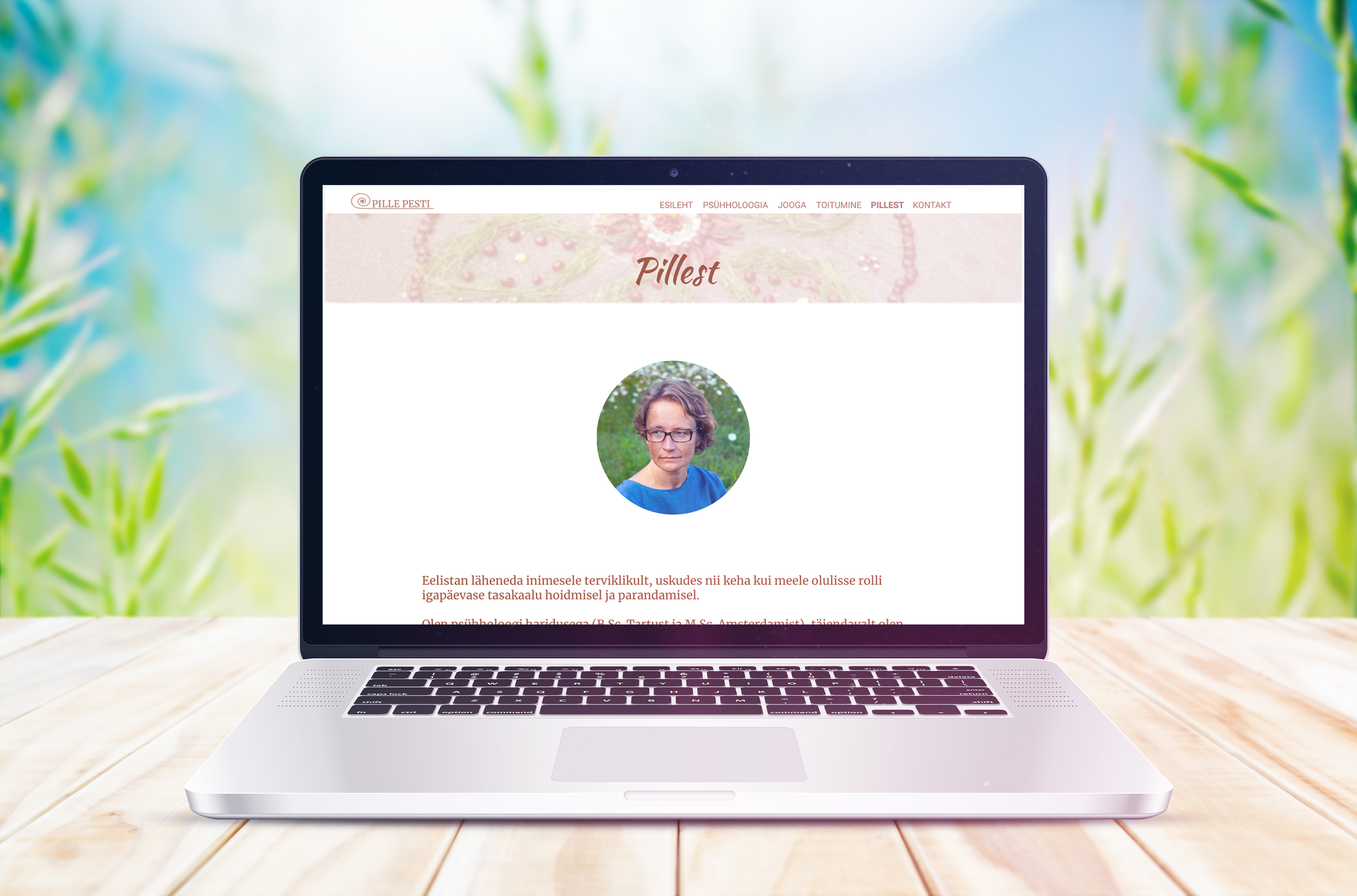 Mockup designed by Cosmo-Studio/Freepik. Pille Pesti veebilehe prototüübi vaade.