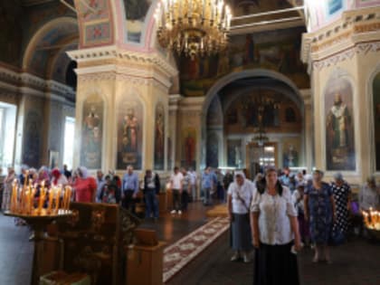 Праздничные богослужения в день памяти апостолов Петра и Павла прошли в храмах Чистопольской епархии