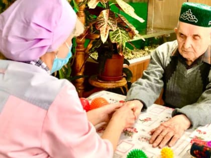 Положительный эффект от пальчиковой гимнастики видят жители Верхнеуслонского дома-интерната