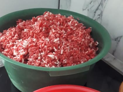 Чем опасно сырое мясо?