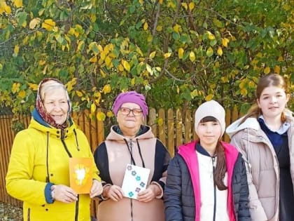 Акция «Подари открытку — поделись теплом» охватила несколько школ