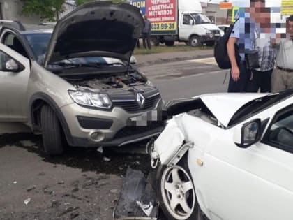В Казани произошло ДТП с участием 4-х машин, в котором пострадал 8-летний ребенок