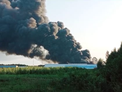 В 17:35 2 июня поступило сообщение о пожаре на складе резиновых покрышек в 2.5 км от райцентра Тюлячи на 78 километре автодороги Казань-Шемордан.