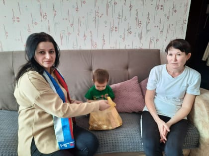 Нурлатские молодогвардейцы навестили семью мобилизованного