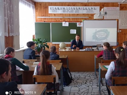 В рамках Всероссийского проекта "Классные встречи" провели парламентский урок с участием депутата