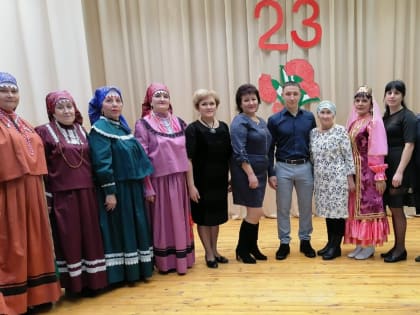 22 февраля в Старо Икшурминском сдк, к дню Защитника Отечества, при участии библиотеки состоялся концерт - встреча "Хәлләрегез ничек, солдат аналары"