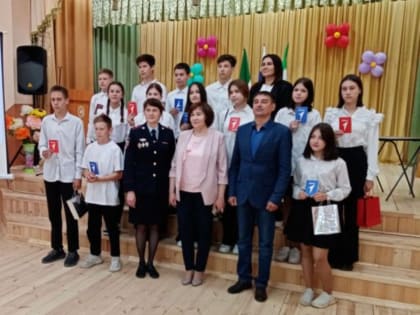 В Доме культуры села Байряка прошло торжество по случаю вручения паспортов достигшим 14-летнего возраста ребятам района.