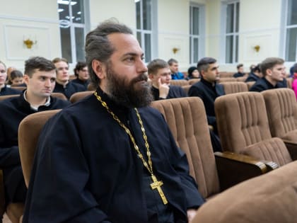 В Казанской духовной семинарии прошла лекция, посвящённая воспитанию подростков