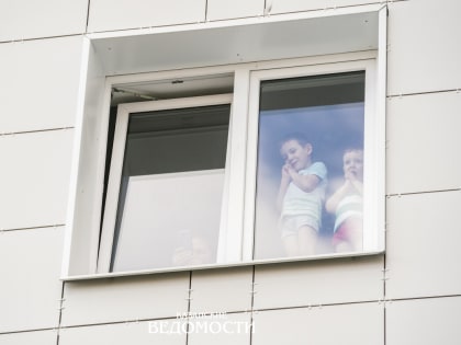 «В 30% случаев дети падают из окна на глазах родителей»: педиатр Лутфуллин о «летних» опасностях