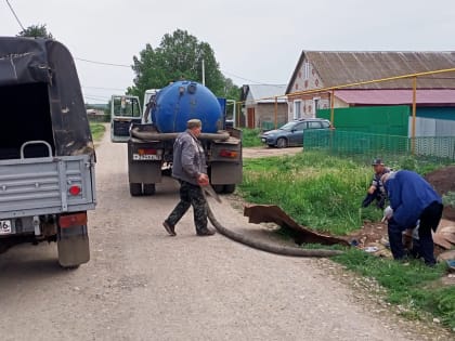 Ремонтные работы по устранению неисправностей на магистральных водопроводных сетях улицы Демьяна Бедного пгт Аксубаево